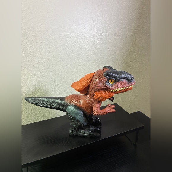 Jurassic World Dominion Uncaged Ultimate Pyroraptor Motion & Sounds Works - Picture 4 of 7